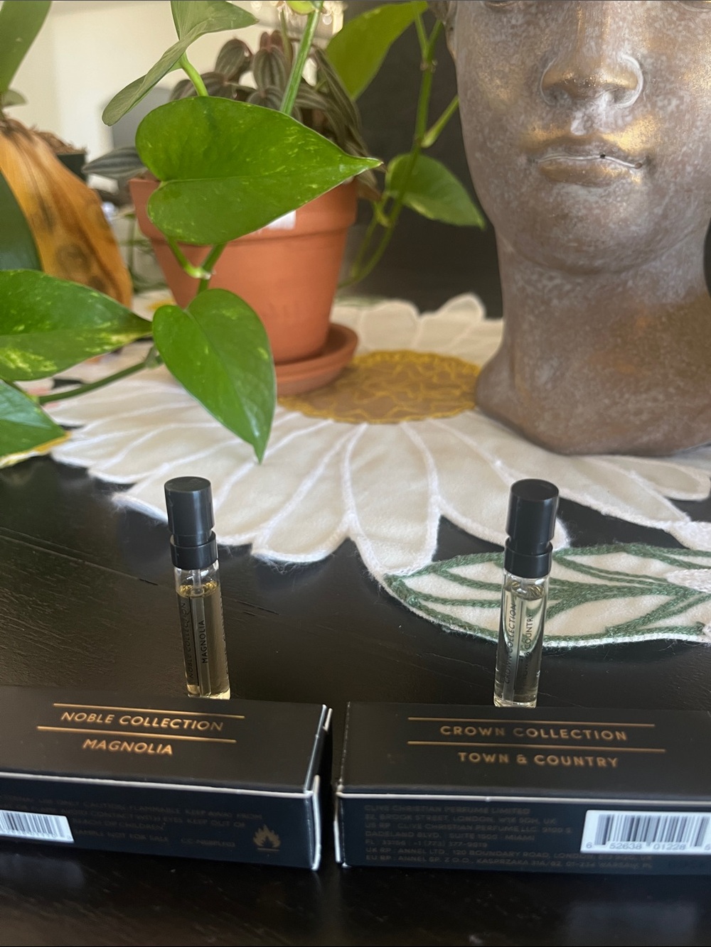 Clive Christian- Noble & Crown Collection Fragrance - Magnolia & Town & Country
